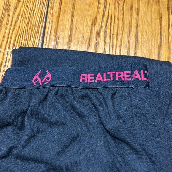 Realtree brand black long underwear.  Pink logo on elastic waist.  Size XL girls - Picture 6 of 6